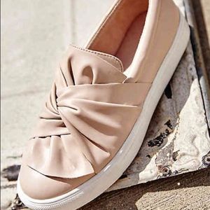 Mia Knot Sneakers